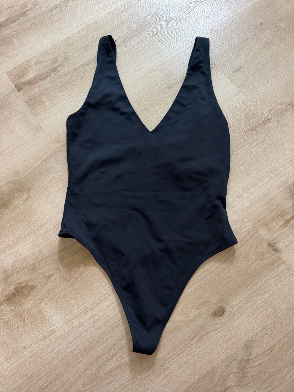 Aritzia Babaton Contour V-Neck Bodysuit
